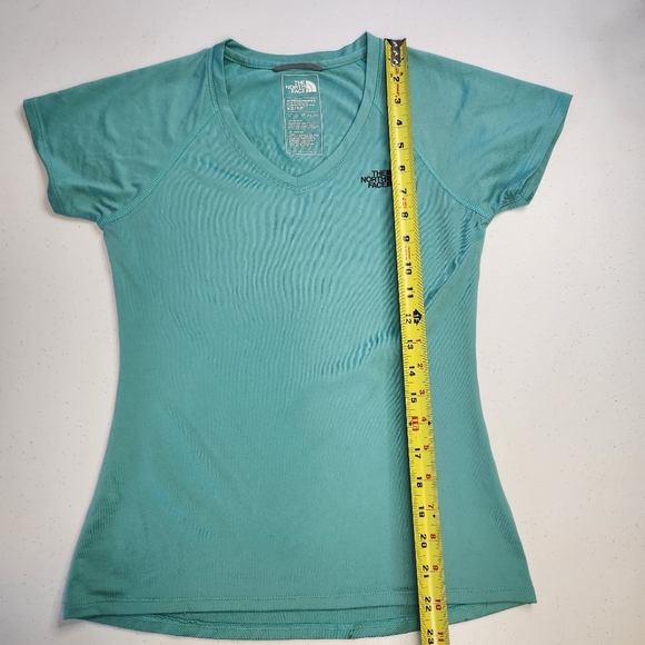 The North Face Wicking Short Sleeve Running Top T-Shirt Grind Activewear Green - Picture 7 of 8